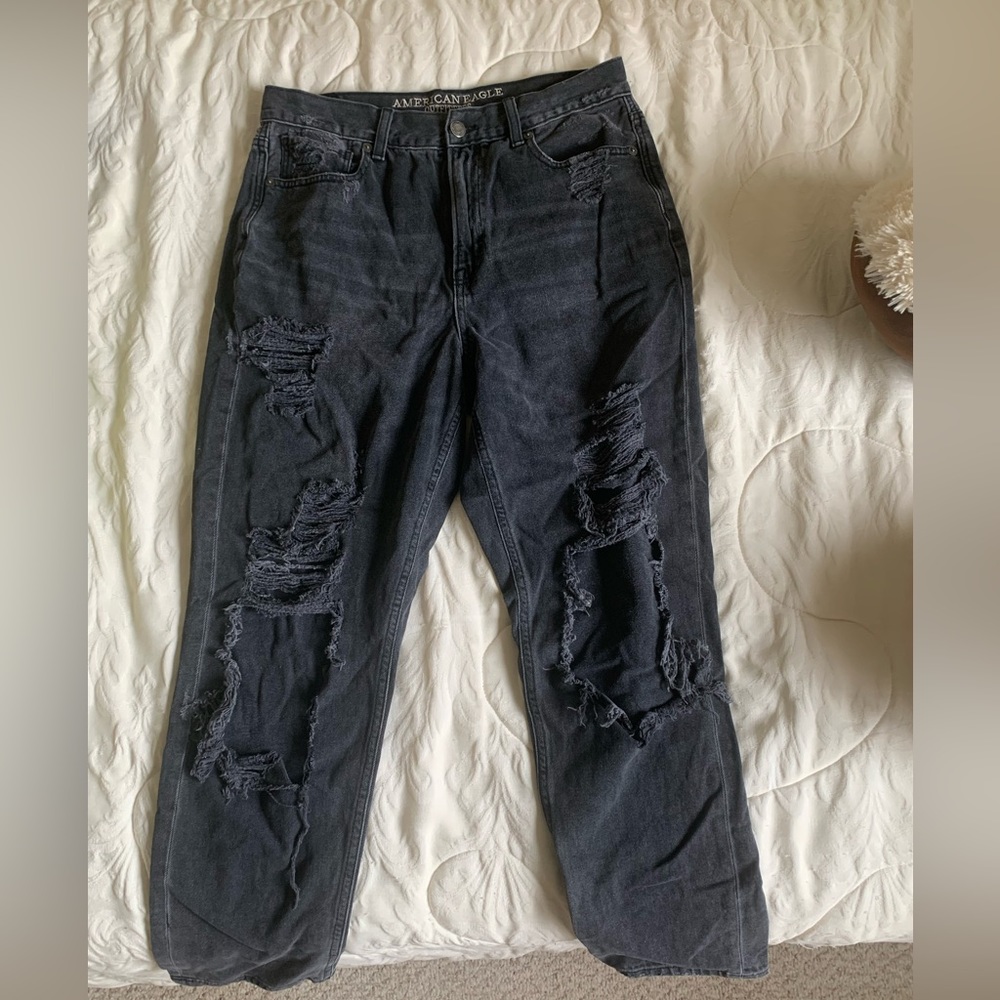 AMERICAN EAGLE DISTRESSED MOM JEANS SZ 8